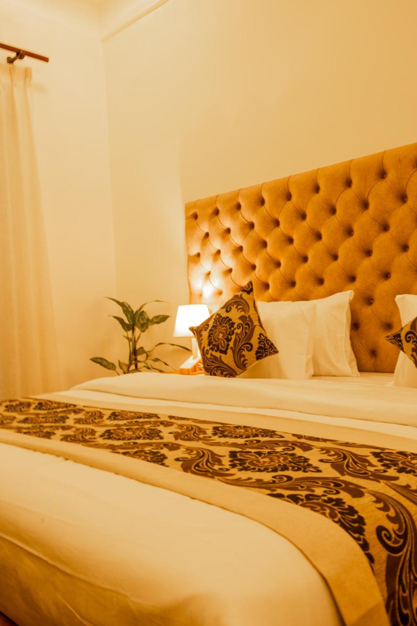 Отель Manthra Leisure Канди Экстерьер фото